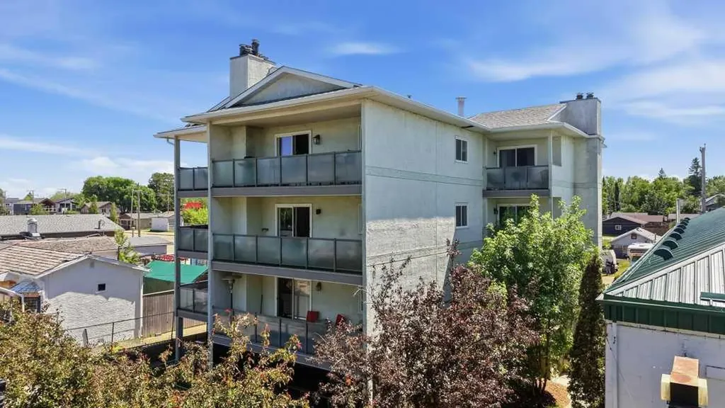 4415 Lakeshore Drive Sylvan Lake AB T4S 1C7