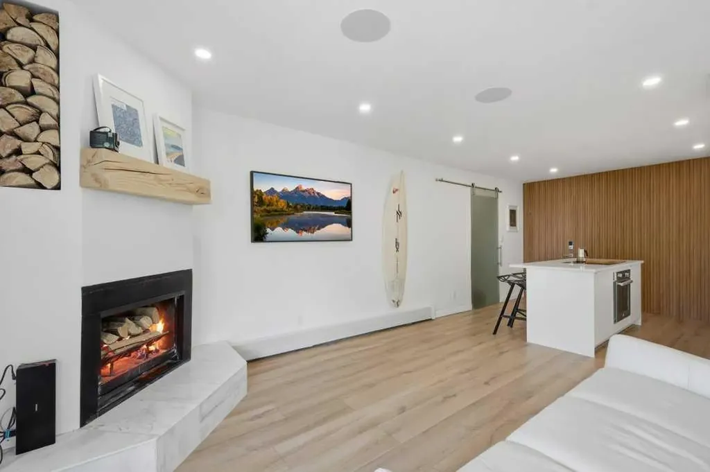4415 Lakeshore Drive Sylvan Lake AB T4S 1C7
