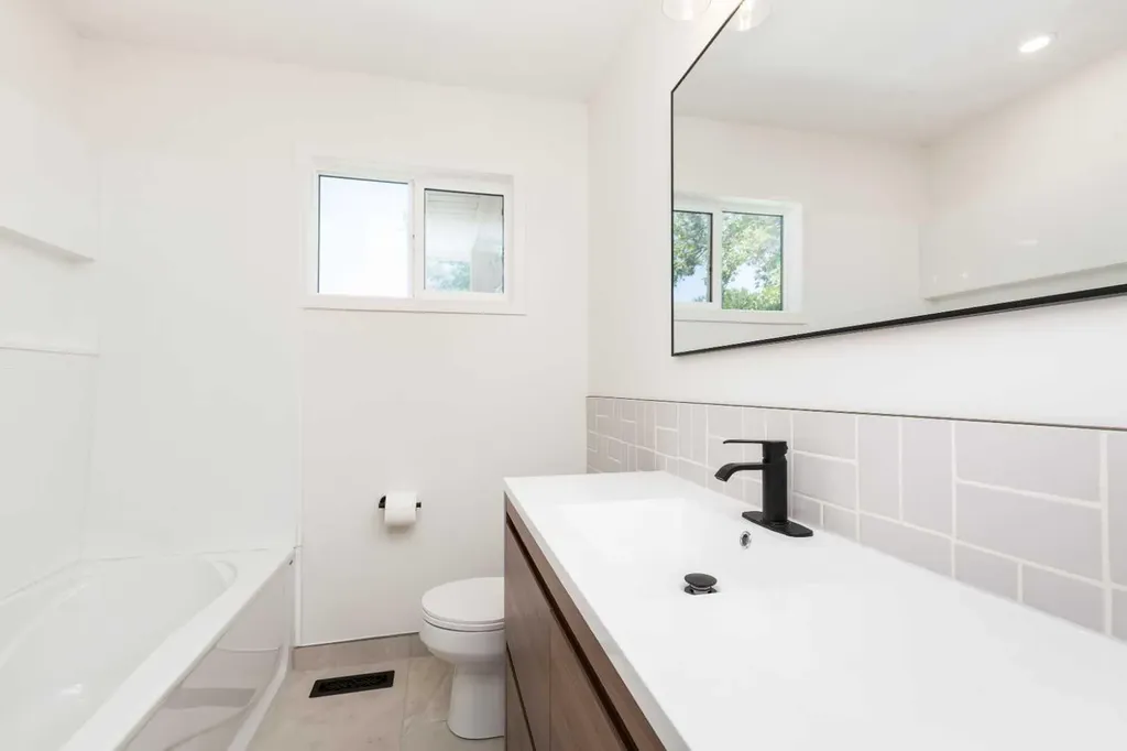 526 28 Street S Lethbridge AB T1J 3S9