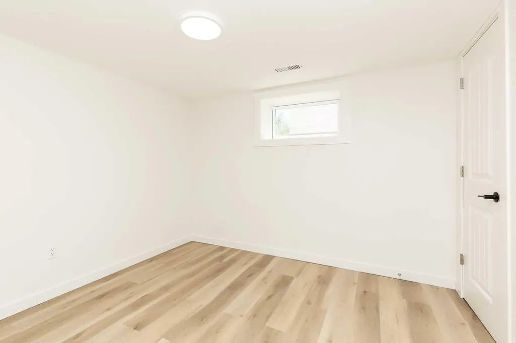 526 28 Street S Lethbridge AB T1J 3S9