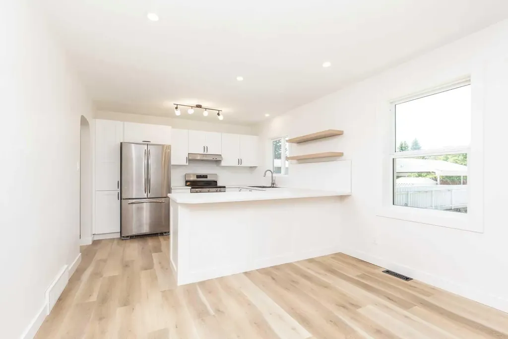 526 28 Street S Lethbridge AB T1J 3S9