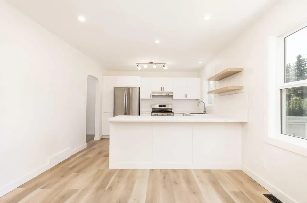 526 28 Street S Lethbridge AB T1J 3S9