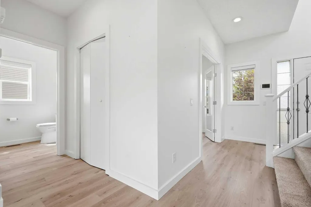 92 Prestwick Heath SE Calgary AB T2Z 4E4