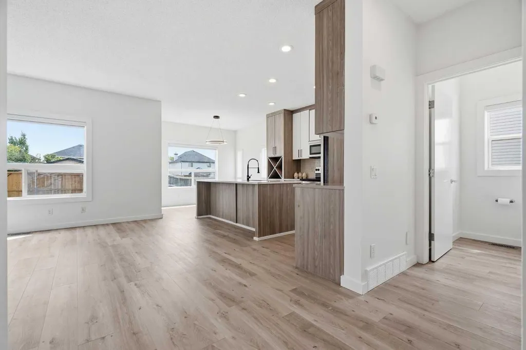 92 Prestwick Heath SE Calgary AB T2Z 4E4