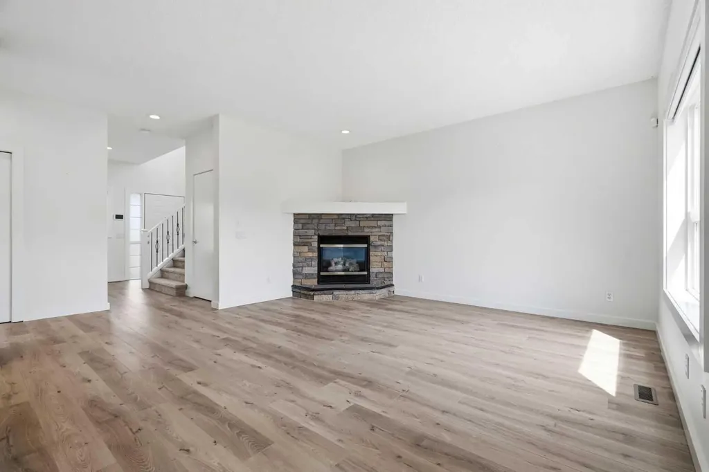 92 Prestwick Heath SE Calgary AB T2Z 4E4