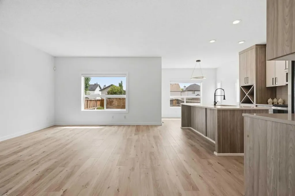 92 Prestwick Heath SE Calgary AB T2Z 4E4