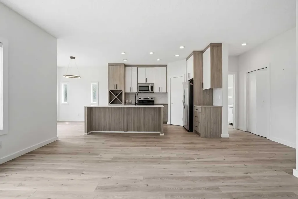 92 Prestwick Heath SE Calgary AB T2Z 4E4