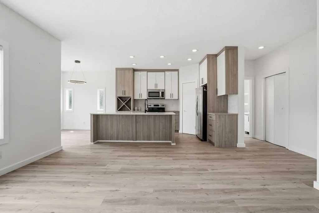 92 Prestwick Heath SE Calgary AB T2Z 4E4