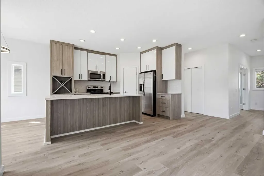 92 Prestwick Heath SE Calgary AB T2Z 4E4