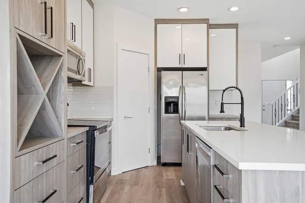 92 Prestwick Heath SE Calgary AB T2Z 4E4