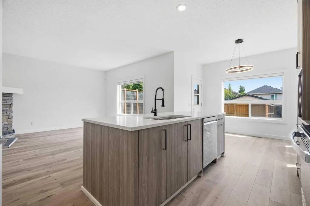 92 Prestwick Heath SE Calgary AB T2Z 4E4