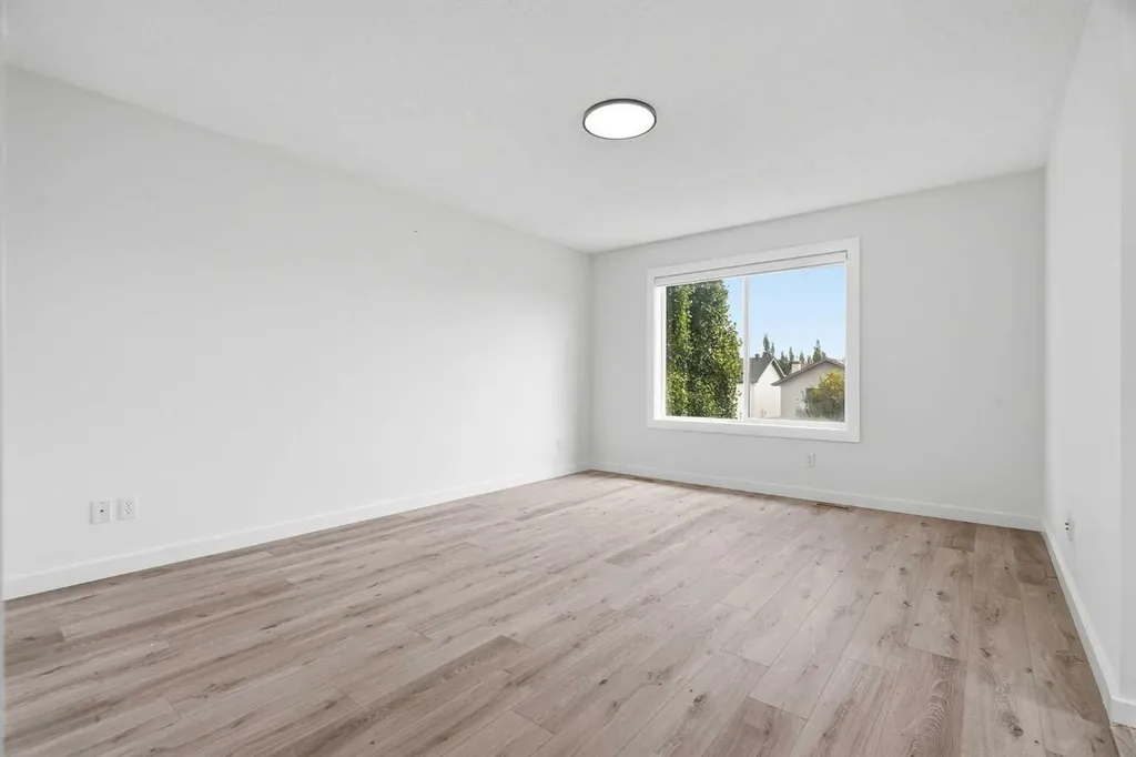 92 Prestwick Heath SE Calgary AB T2Z 4E4