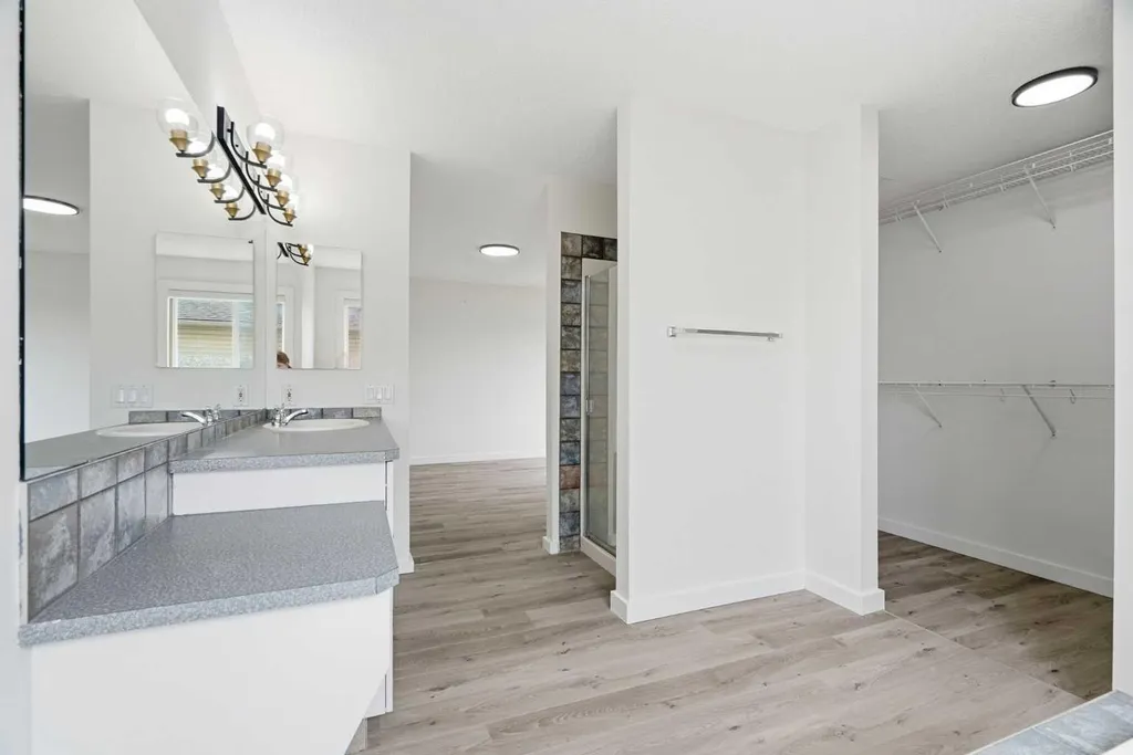 92 Prestwick Heath SE Calgary AB T2Z 4E4