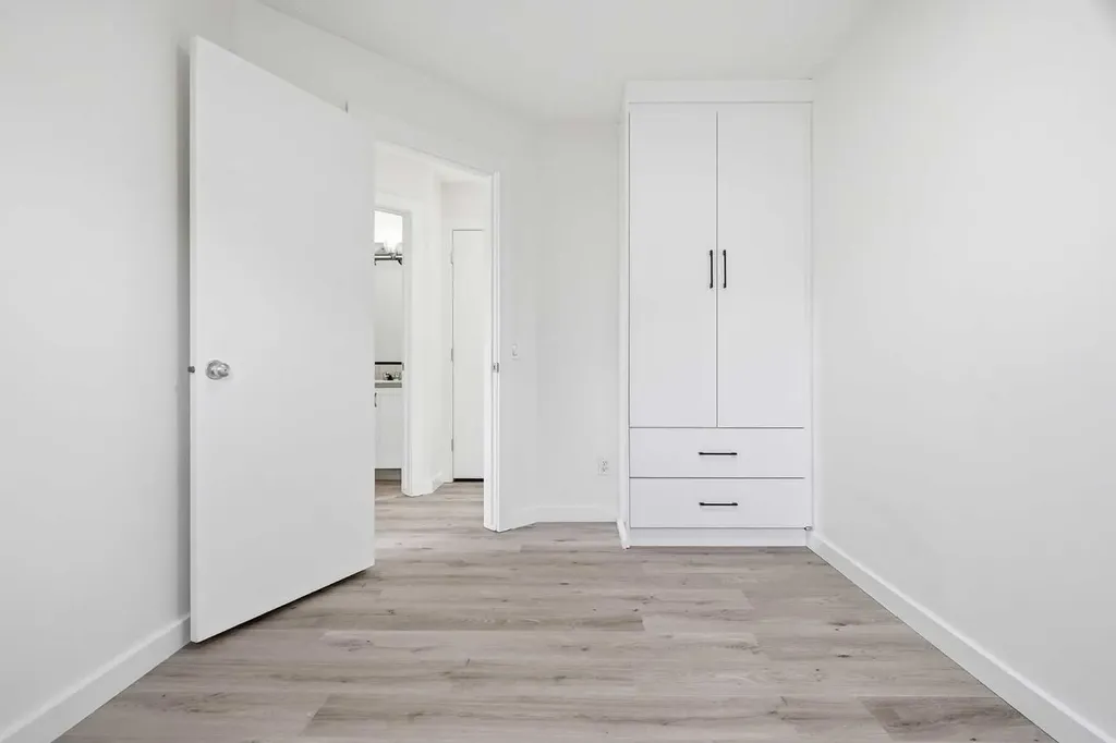 92 Prestwick Heath SE Calgary AB T2Z 4E4