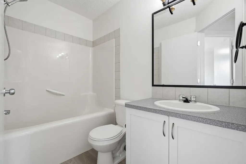 92 Prestwick Heath SE Calgary AB T2Z 4E4