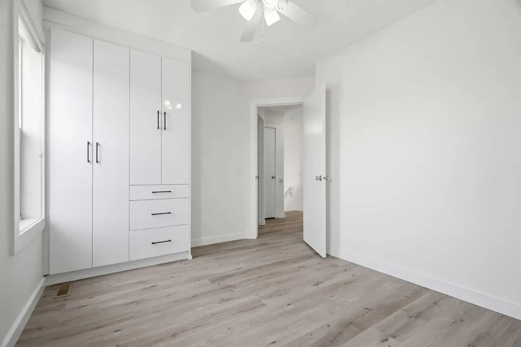 92 Prestwick Heath SE Calgary AB T2Z 4E4