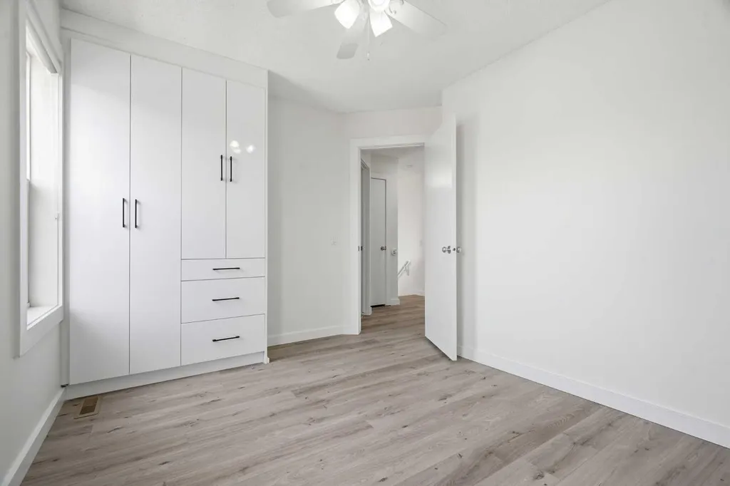 92 Prestwick Heath SE Calgary AB T2Z 4E4