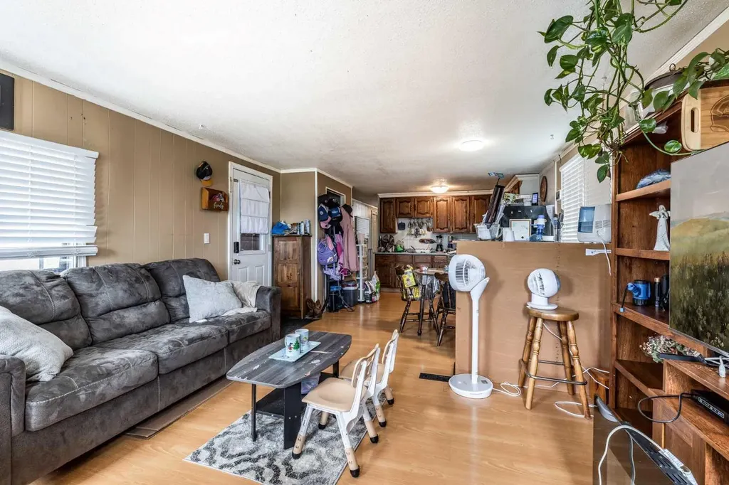 612 20 Street NE Medicine Hat AB T1C 1H5