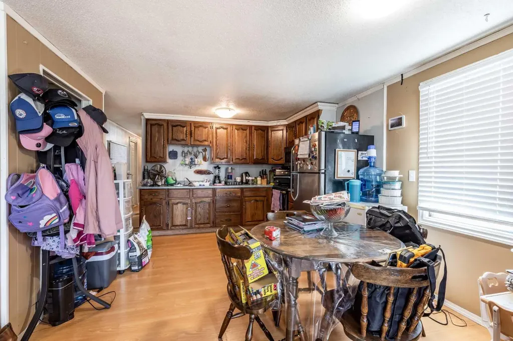 612 20 Street NE Medicine Hat AB T1C 1H5