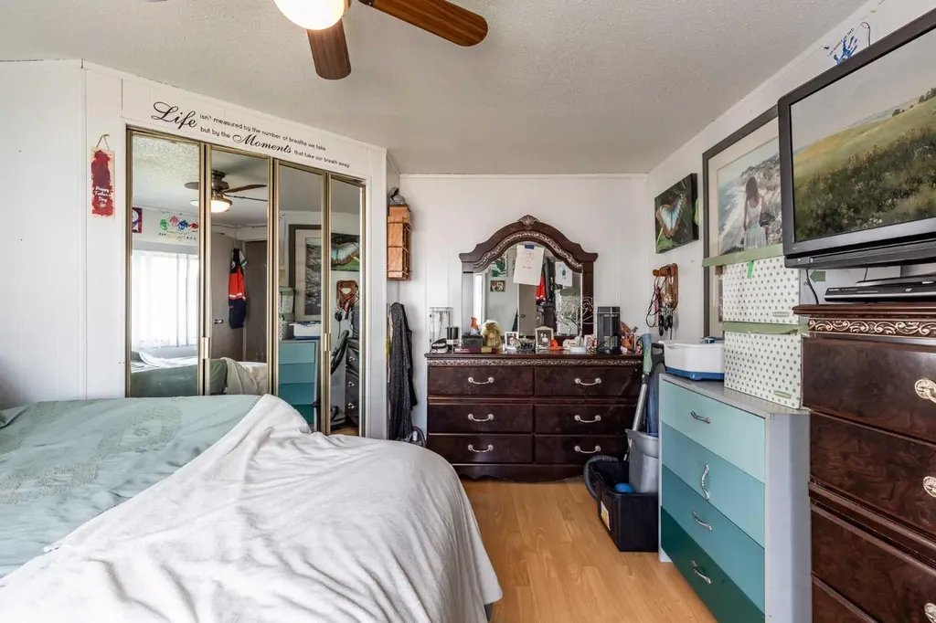 612 20 Street NE Medicine Hat AB T1C 1H5