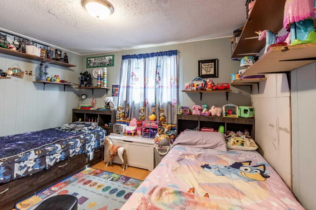612 20 Street NE Medicine Hat AB T1C 1H5
