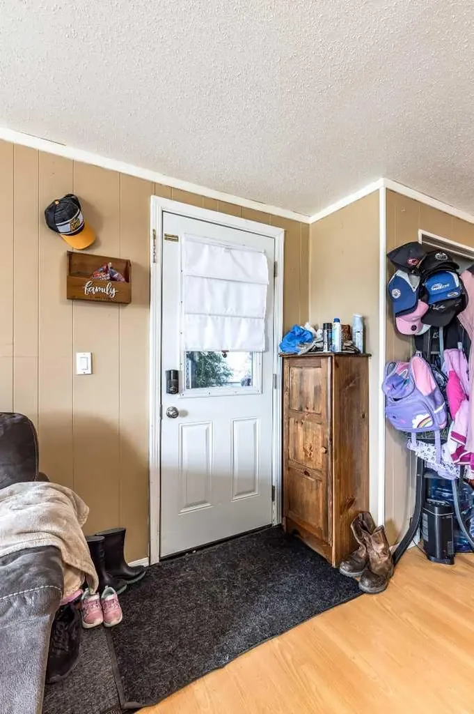 612 20 Street NE Medicine Hat AB T1C 1H5