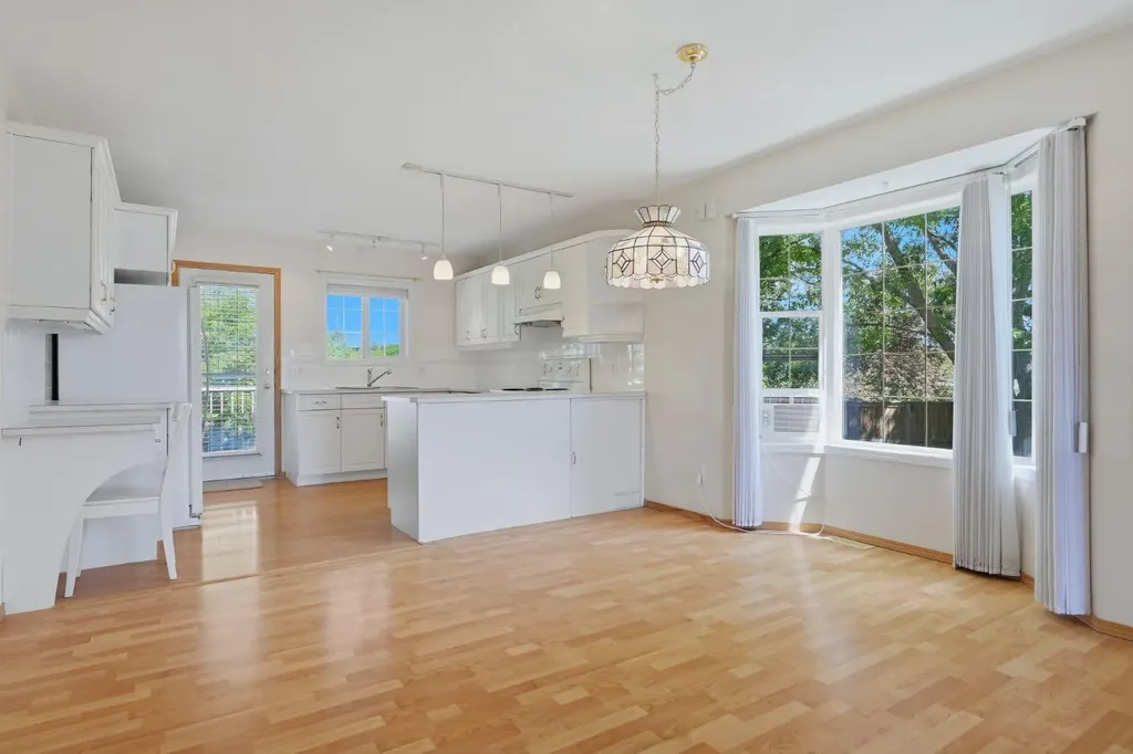 112 Dovista Court SE Calgary AB T2B3P4