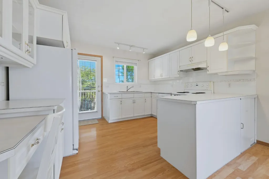 112 Dovista Court SE Calgary AB T2B3P4