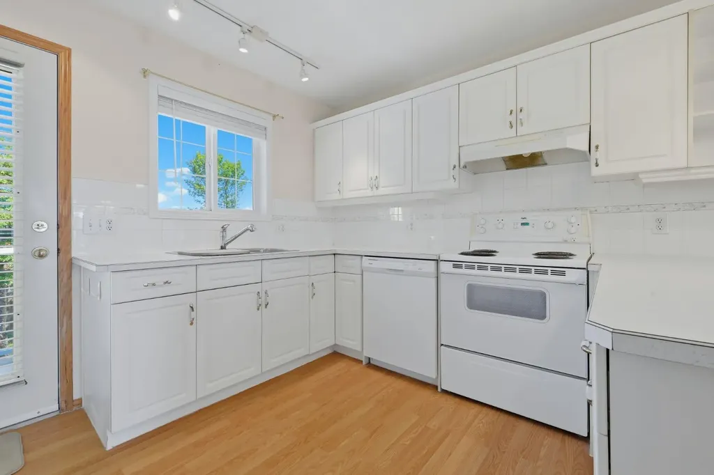 112 Dovista Court SE Calgary AB T2B3P4
