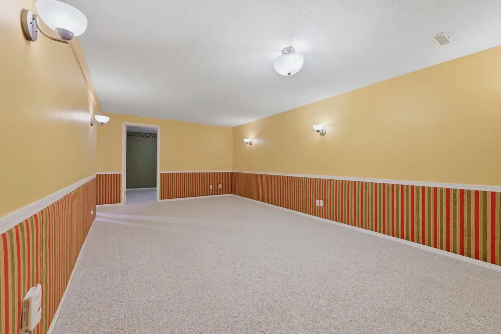 112 Dovista Court SE Calgary AB T2B3P4