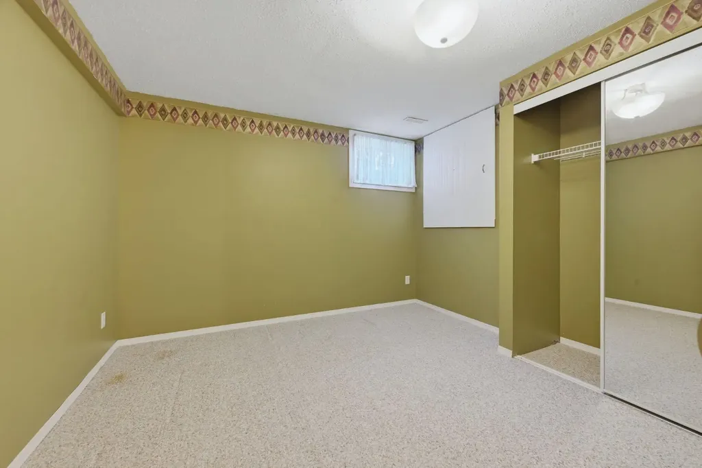112 Dovista Court SE Calgary AB T2B3P4