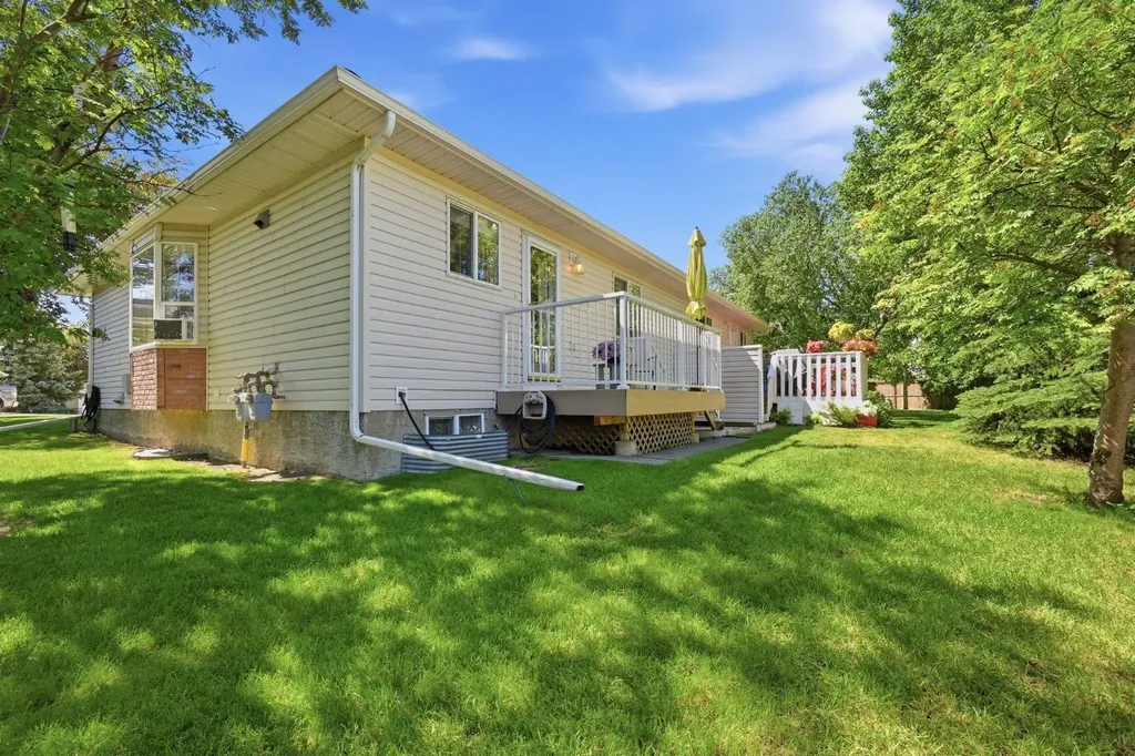 112 Dovista Court SE Calgary AB T2B3P4
