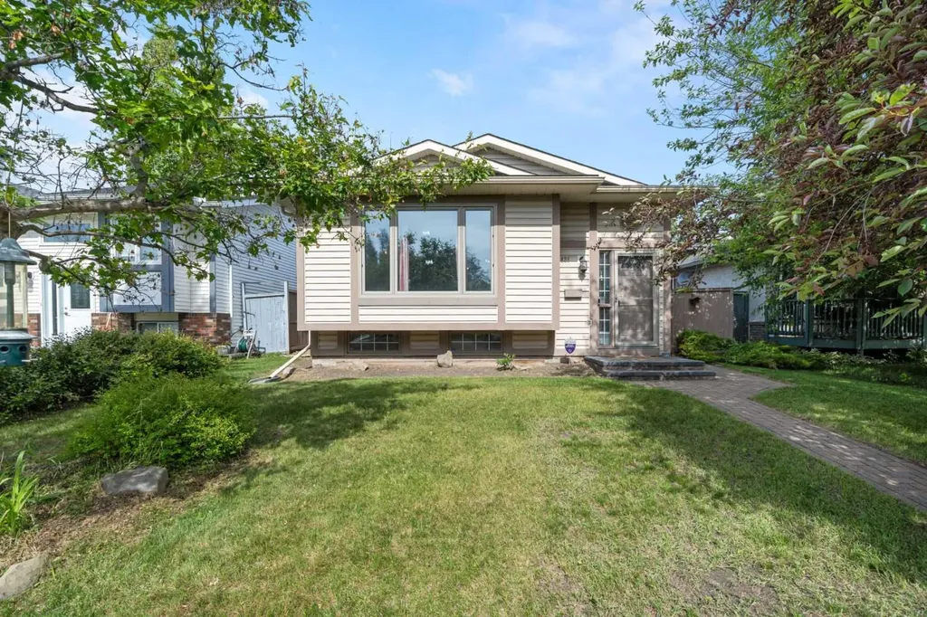 431 Shawbrooke Circle SW Calgary AB T2Y 2Z8