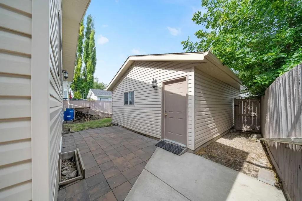 431 Shawbrooke Circle SW Calgary AB T2Y 2Z8