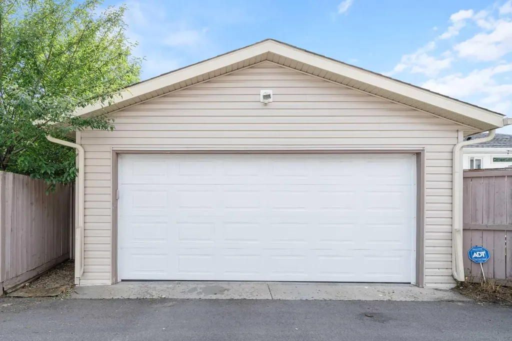 431 Shawbrooke Circle SW Calgary AB T2Y 2Z8