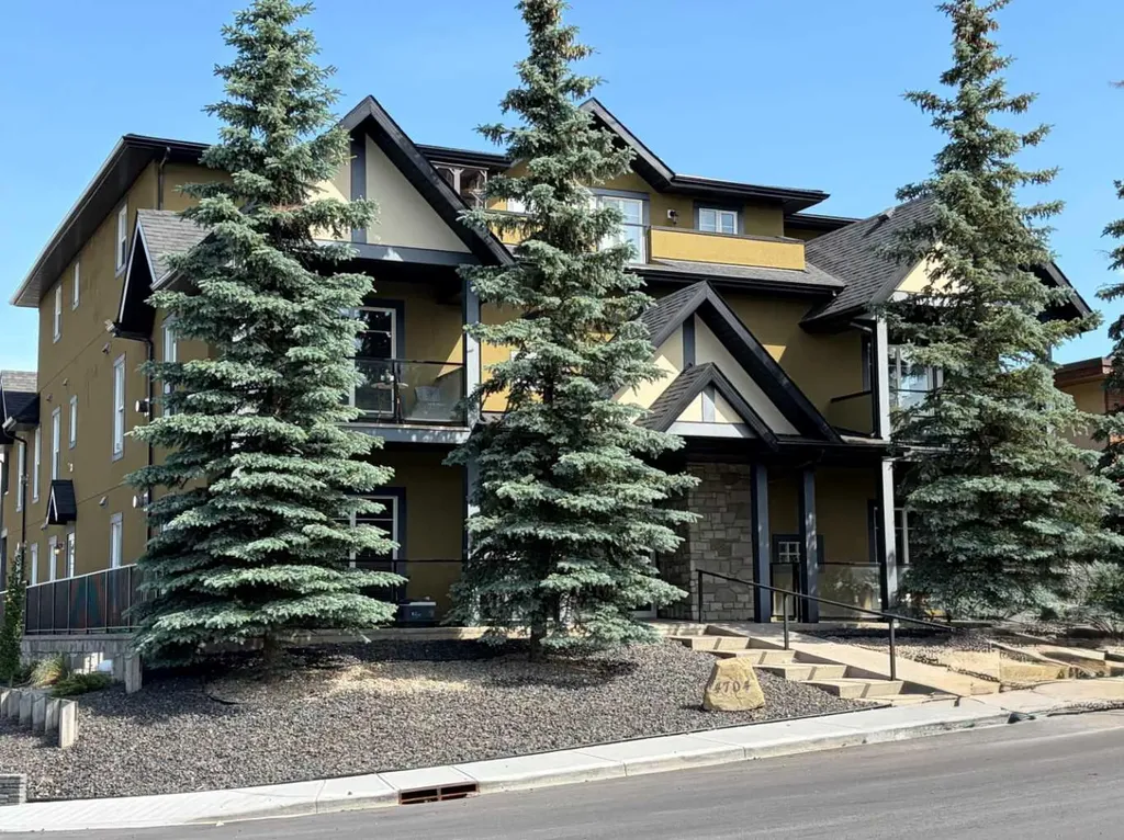 4704 Stanley Road SW Calgary AB T2S 2R2