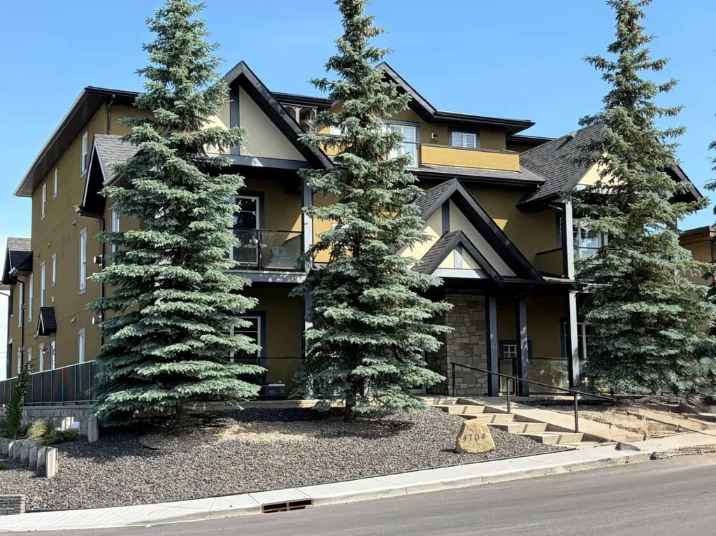 4704 Stanley Road SW Calgary AB T2S 2R2