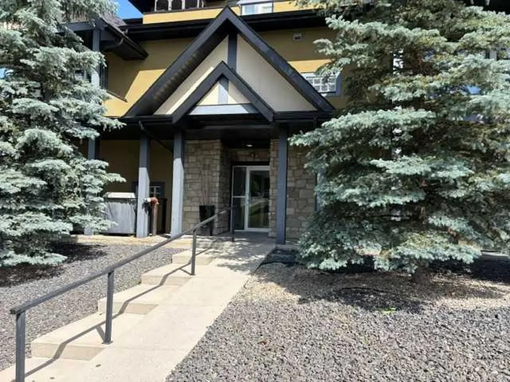 4704 Stanley Road SW Calgary AB T2S 2R2