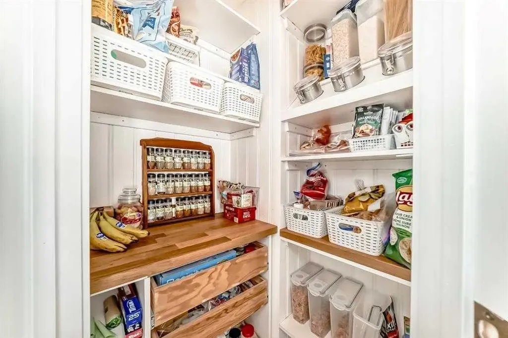 45 Hidden Hills Way NW Calgary AB T3A 5T1
