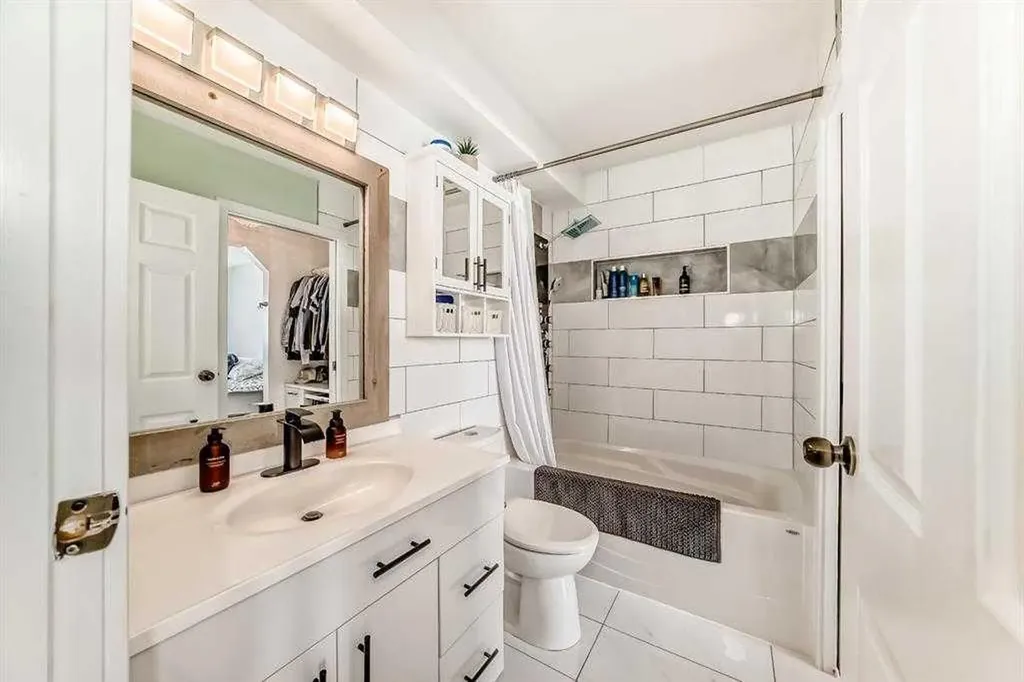 45 Hidden Hills Way NW Calgary AB T3A 5T1