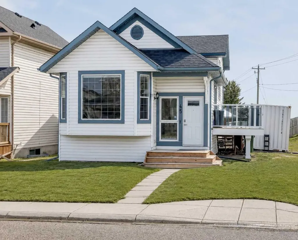 45 Hidden Hills Way NW Calgary AB T3A 5T1