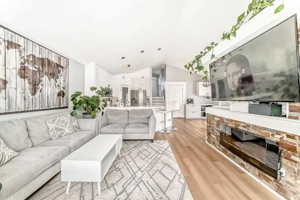 45 Hidden Hills Way NW Calgary AB T3A 5T1