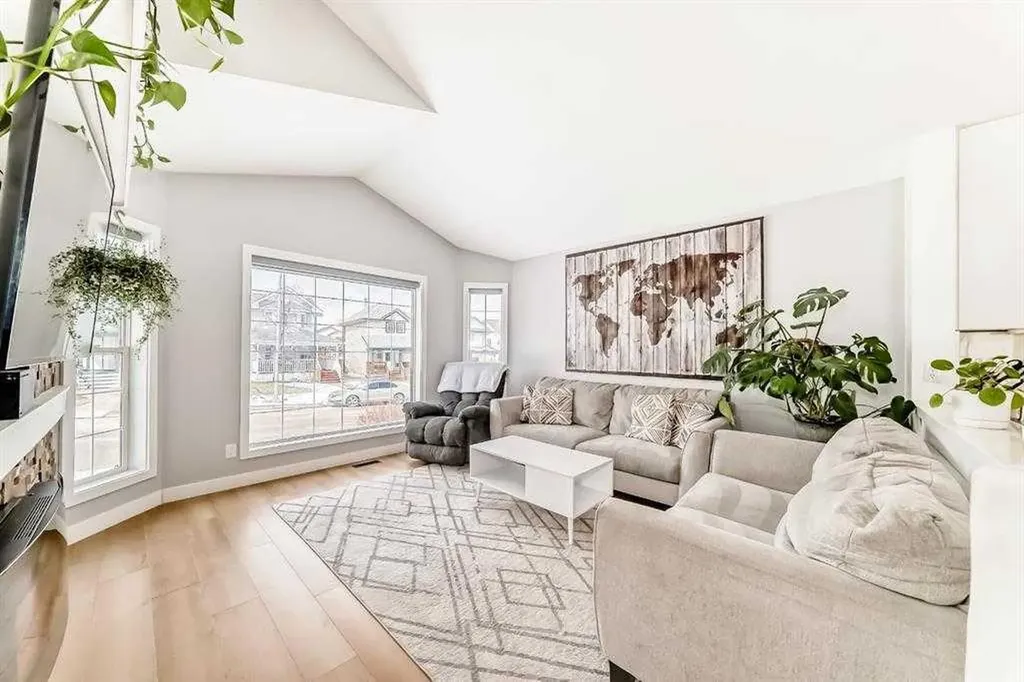 45 Hidden Hills Way NW Calgary AB T3A 5T1