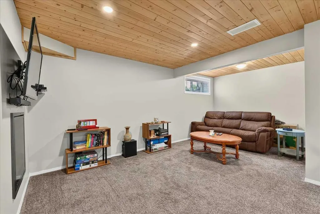 14 Thomas Street NW Langdon AB T0J 1X2