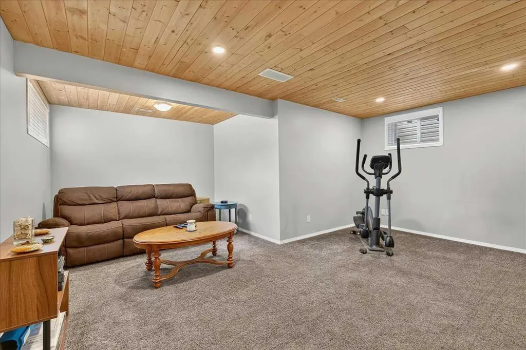 14 Thomas Street NW Langdon AB T0J 1X2