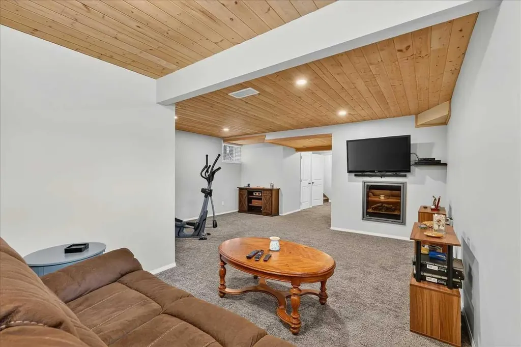 14 Thomas Street NW Langdon AB T0J 1X2