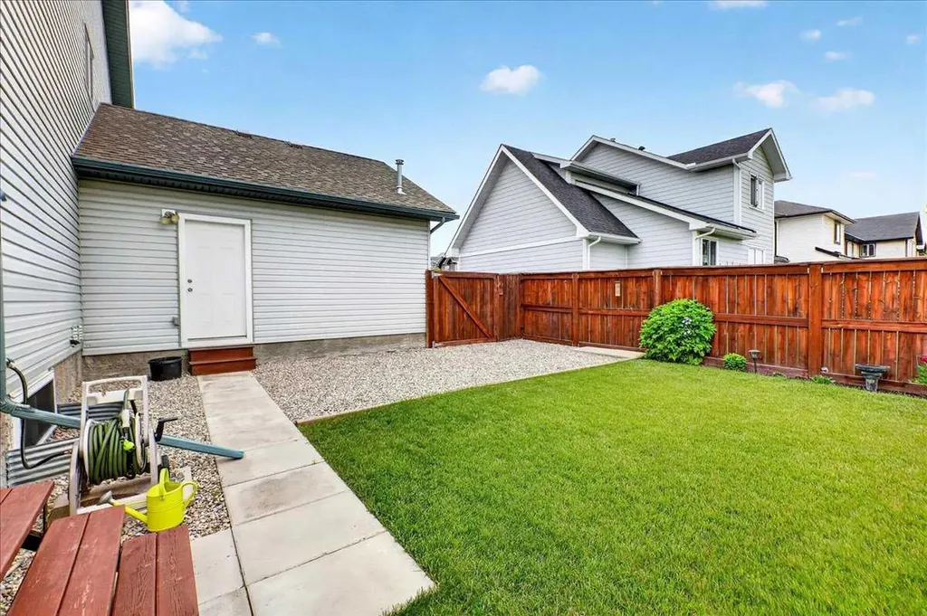 14 Thomas Street NW Langdon AB T0J 1X2