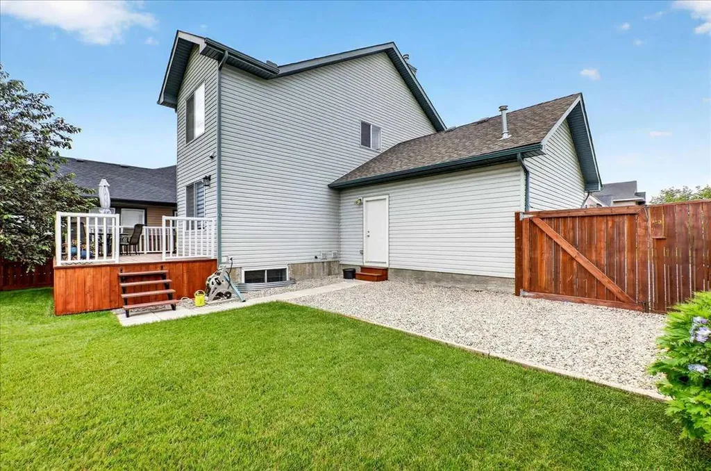 14 Thomas Street NW Langdon AB T0J 1X2