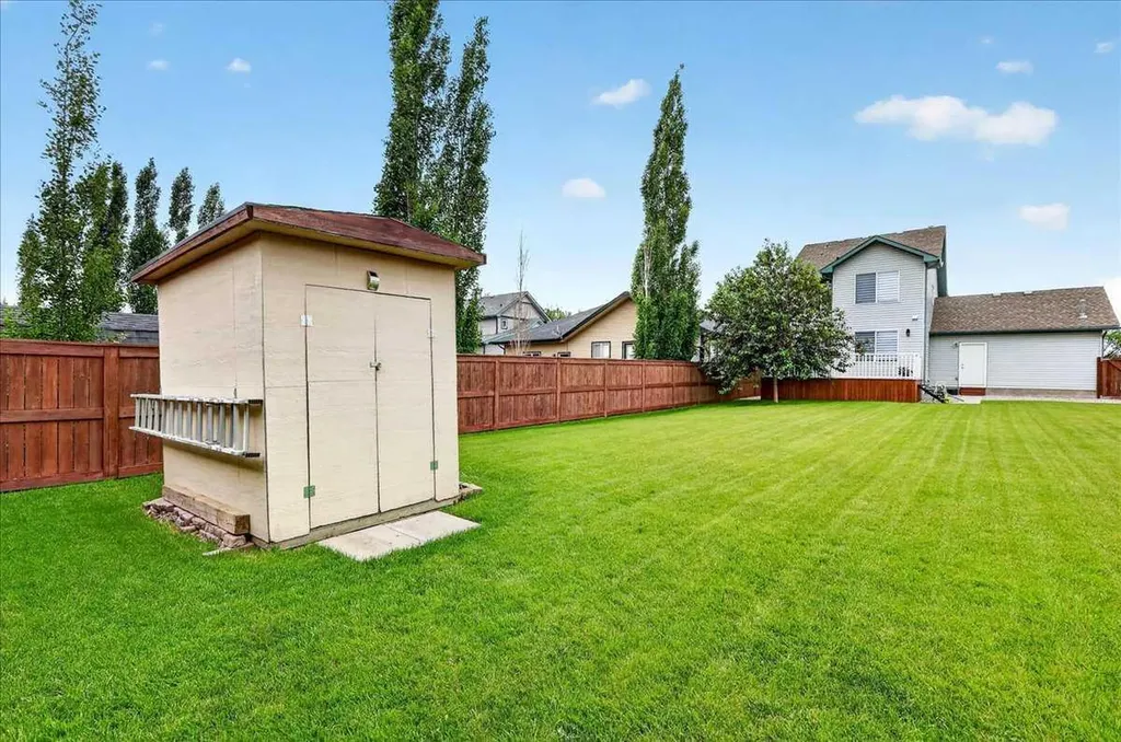 14 Thomas Street NW Langdon AB T0J 1X2