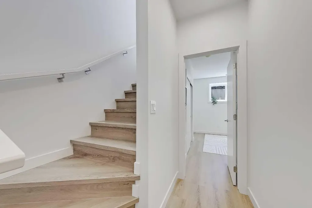 828 8 Avenue NE Calgary AB T2E 9E2